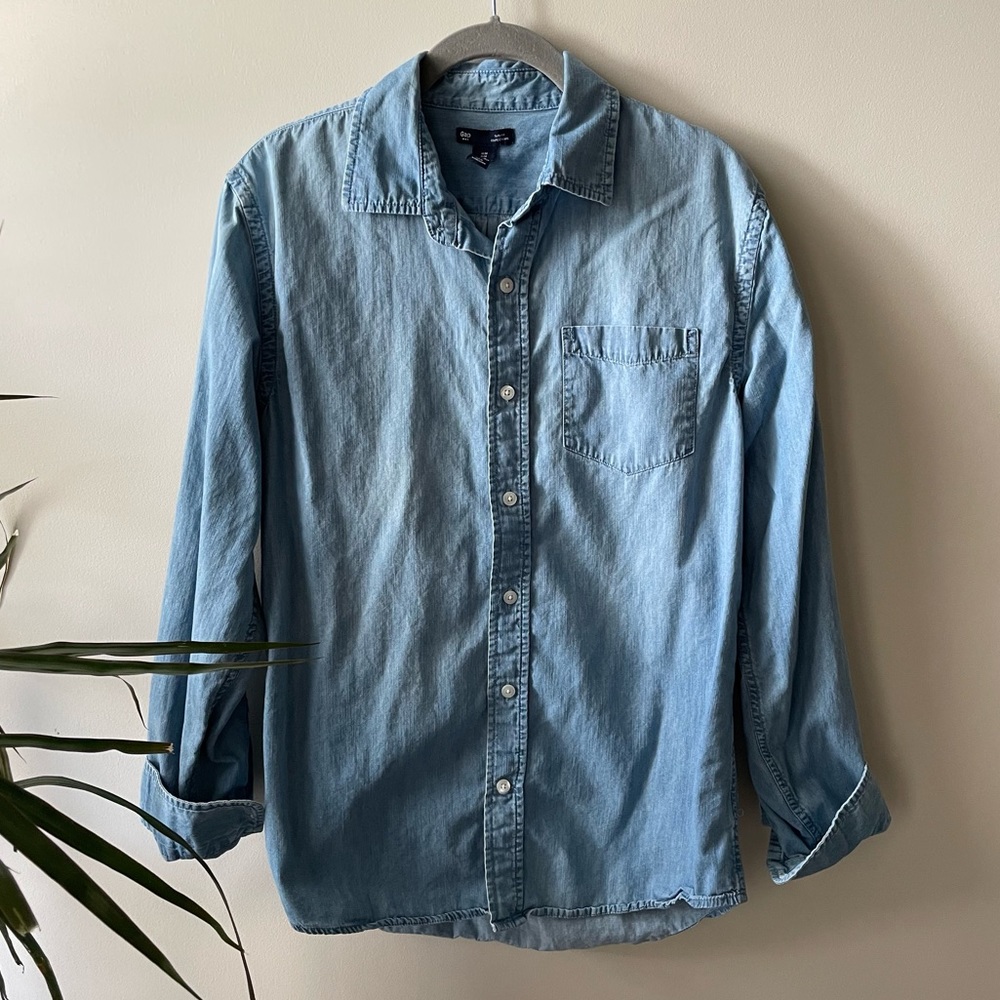 Gap Denim Button Down Shirt in Light Wash